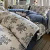 Juego de ropa de cama de cuatro piezas estilo vintage con botones, hecho de algodón puro grueso y lino con estampado floral, juego de tres piezas para estudiante con funda de edredón y sábana bajera.
