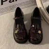 Saltos altos femininos de sola grossa e salto grosso, nova coleção de outono 2026, perfeitos com vestidos, bico redondo estilo francês, sapatilhas Mary Jane inspiradas na Chanel