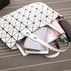Bolsa Feminina Simples Nova Moda Verão 2025 Versátil Geométrico Diamante Dobrável Patchwork Bolsa de Ombro Feminina Crossbody