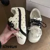 Estilo coreano diseño lechoso suave sentido del diseño patrón de estrellas blanco y negro versátiles zapatillas de plataforma para mujer 2026 otoño nuevo elegantes zapatillas de pan