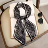 Versión Coreana Otoño e Invierno 2025 Pañuelo Pequeño Paisley con Corbata, Bolso, Diadema, Tira Decorativa Rayada de Cuadros Bufanda de Seda Versátil Larga para Mujer
