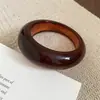 Pulsera Redonda de Resina con Gradiente Translúcido Transfronteriza Europea y Americana, Pulsera de Declaración de Moda y Única con un Toque de Lujo Ligero y de Alta Gama para Mujeres