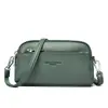 Bolsa Quadrada Pequena de Couro Macio Feminina 2024 Nova Moda Casual para Mãe de Meia-Idade Bolsa de Ombro Transversal Bolsa de Mão Portátil