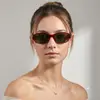 Gafas de sol cuadradas de marco pequeño color burdeos de alta gama para mujer, estilo nuevo europeo y americano, gafas de sol de ojo de gato a la moda con protección UV