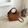 Bolso de mano de color liso de moda de alto valor, nuevo modelo 2026, bolso cesta con patrón tejido simple, elegante bolso de hombro