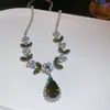 Aretes Redondos con Tachuelas de Diamante Cuadrado y Cadena Plateada, Cadena de Suéter Estilo Corte Vintage Francés, Exquisito Juego de Joyería de Alta Gama