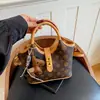 Bolso de Mano para Mujer 2026 Nuevo, Elegante y Moderno, Bolso de Hombro y Cruzado Versátil Estilo Coreano, Diseño de Monograma de Lujo Ligero