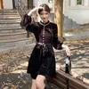 Jiu Yue Wu 2026 Outono/Inverno Novo Vestido Longo Preto de Veludo com Manga Longa, Estilo Francês Inspirado em Hepburn, com Tecido Transparente Ajustado