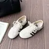 Nuevos Zapatos de Entrenamiento Casuales de Cuero Sintético a Rayas de Moda con Suela Plana para Mujer, Zapatillas Versátiles con Cordones para Estudiantes, Otoño 2026