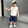 Conjunto de Verão com Camiseta de Manga Curta para Meninos 2026 Novo Estilo Estilo Coreano Roupas de Verão para Meninos Tricô Polo Conjunto de Duas Peças