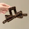 Pinza de Garra para Cabello de Peluche con Lazo Marrón para Mujer, Modelo Nuevo 2026, Pinza de Tiburón de Gama Alta para Peinados Recogidos, Accesorio para el Cabello