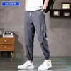 Calça Masculina Primavera e Verão Tendência Esportiva Versátil Jogger Nove Pontos Fina Elástica Seda de Gelo Casual Longa