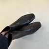 Botas finas elásticas quadradas retrô para mulheres, novo estilo outono 2026, super estilosas, com zíper nas costas, modernas e versáteis, adequadas para o trabalho e o dia a dia.