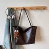 Bolsa Tote Casual Portátil de Hombro o Axila de Color Sólido de Gran Capacidad Retro de Nicho Nuevo Otoño 2025 para Mujer
