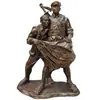 Escultura de Fibra de Vidrio de un Soldado del Ejército Rojo de Aspecto Cobrizo, Escultura Temática de Cultura Roja para Salón Conmemorativo Exterior, Plaza y Paisaje de Jardín