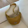 Diseño innovador color sólido transfronterizo ganchillo hueco bolsa de albóndiga bolso cruzado, moderno, ligero, versátil, bolso de hombro de moda