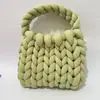 Bolso Tejido de Hilo Rayado Nuevo Transfronterizo para Actividades de Salón, Hilo Islandés Grueso Tejido a Mano DIY Producto Terminado Bolso de Mano