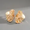 Pendientes Europeos y Americanos Originales de Metal con Borla de Perla, Pendientes de Alta Gama Transfronterizos con un Toque de Sofisticación, Accesorios para Orejas Únicos y Exagerados