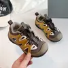 Sapatos de menina 2026 outono novo tênis estilo coreano sapatos casuais infantis sapatos de caminhada ao ar livre para estudantes sapatos de pai para meninas