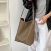 Bolso de mujer de gran capacidad, nuevo y moderno de 2026, popular de verano, bolso de hombro de patrón tejido de alta gama, bolso tote para el trabajo