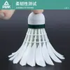 Los volantes de bádminton genuinos PEAK/Pike son duraderos y estables, adecuados para el entrenamiento diario, hechos de pluma de ganso, y son duraderos para competiciones en interiores y exteriores.