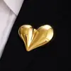 Broche de Corazón Melocotón Brillante Asimétrico Exagerado Transfronterizo Corsage Único Europeo y Americano Pin de Solapa para Traje con Forma de Corazón