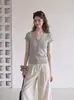Camiseta feminina elegante estilo francês, cinza, gola V, manga curta, top de malha fino e justo para o verão com gola henley