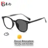 Armazón de gafas retro minimalista con remaches y lentes fotocromáticas para uso diario en exteriores, gafas de moda WM86233