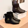 Botines de moda para mujer con hebilla de cinturón y tacón grueso, colección otoño 2026, versátiles botines cortos de punta cuadrada y tacón bajo, botas de moda ajustadas para mujer