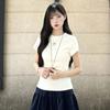 Camiseta Blanca de Estilo Coreano con Hombros Descubiertos y Cuello Redondo de Manga Corta para Mujer Verano Ropa Exterior Ajustada Adelgazante Casual Ajustada Top Básico Fino