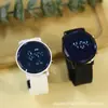 Reloj Electrónico LED para Hombres y Mujeres, Mismo Estilo para Estudiantes, Reloj con Hebilla Magnética de Silicona, Moderno, Elegante, Sencillo y Versátil para Uso en el Campus