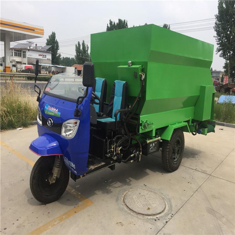 饲料撒料车