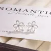 Brincos de Pétalas de Flor Vazadas Frescos e Simples, Design de Nicho, Versáteis para o Dia a Dia, Modernos e Elegantes, Não é Necessário Remover ao Dormir