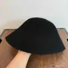 Sombrero de Pescador de Felpa de Gama Alta, Sombrero de Cubeta Moderno y Sencillo, Sombrero de Cubeta Pequeño Cálido para Otoño e Invierno para Mujer, que Muestra la Cara, con Protección para las Orejas