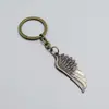 Llavero Decorativo de Cuero para Hombre con Alas de Pluma de Aleación Creativas y Personalizadas, Accesorio Versátil de Estilo Retro Artístico Simple