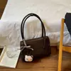 Este año, las bolsas grandes para axilas están de moda.. Aquí están los nuevos estilos de primavera/verano 2026: bolsos tote y bandoleras elegantes y a la moda con un aspecto de alta gama