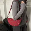 2026 Nova Bolsa de Ombro Studded Suede de Alto Brilho Estilo Nicho Inspirada em Motocicleta com Design de Luxo e Bolsa Transversal Única