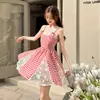 Comercio Exterior Ropa de Mujer Toma Real Corto Rojo Cuadros Tirantes Forma A Vestido Francés Dulce Pequeño Hombre Costura Encaje