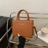 Bolso bandolera de hombro de gran capacidad con temperamento de moda popular de este año 2024, nuevo bolso cuadrado pequeño combinable para otoño e invierno, bolso de mujer