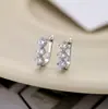 Pendientes de Plata de Ley S925 Chapados en Oro Puro de 18 Quilates para Mujer con Tres Piedras de Circonita, Pendientes Versátiles Simples y Elegantes