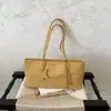 2026 Nova Bolsa Baguete com Pingente de Estrela em Textura de Camurça, Bolsa de Ombro Único Simples Multicor Vintage para Mulheres