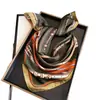 Bufanda Estampada de Seda Artificial con Patrón de Cadena Estilo Europeo y Americano para Mujer, Chal de Alta Gama, Bufanda para el Cuello de Protección Solar, Pañuelo para la Cabeza, Bufanda