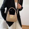 Bolsa Feminina Transfronteiriça 2025 Nova Bolsa de Palha Portátil Bolsa de Ombro Feminina Simples Bolsa Transversal com Corrente Textura Bolsa Pequena