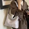 Bolsa tote grande capacidade outono e inverno para mulheres, nova moda 2026 elegante de ombro e transversal, bolsa de axila de alta qualidade