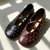 Novo Outono 2026 Sapatos Planos Mary Jane Vintage com Rebites e Tiras Cruzadas Sapatilhas Slip-On para o Dia a Dia para Mulheres