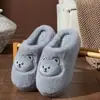 Nuevas y lindas pantuflas de algodón con cabeza de oso para mujer 2026, pantuflas de invierno para interiores con forro de felpa para abrigar y suelas gruesas