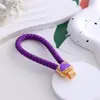 Pequeño Regalo de Año Nuevo Estilo Chino Caballo que Trae Fortuna Llavero con Corazón de Metal Perlado y Cordón de Cuero Colgante para Llave