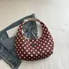 2026 Estilo Coreano Serie de Lunares Tela de Tacto Relajado Bolso de Hombro Bolso Exquisito para Salir de Compras de Niña Bolso Suave para Debajo del Brazo