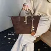 Bolsa Grande Capacidade Fosca Retrô 2026 Nova Casual Sensação Relaxada Feminina Ombro Único Transversal Manual Bolsa Almofada