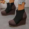 Botines de gamuza con bloques de color de otoño en stock 2026, talla grande, plataforma gruesa de plataforma transfronteriza, tacón de cuña con cremallera lateral, botines estilo Martin para mujer